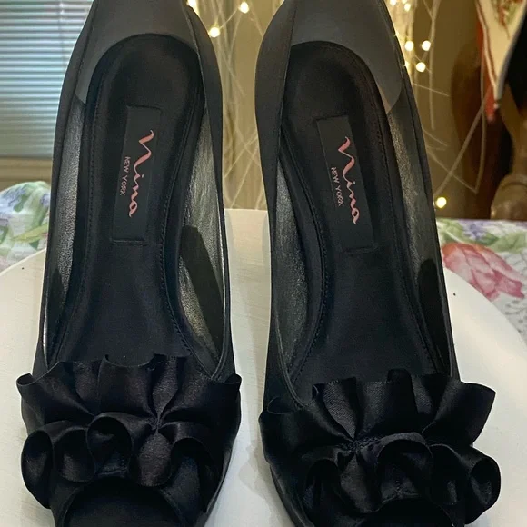 Size 6.5 Nina of New York 4 1/2” high heel shoes. - Picture 3 of 3